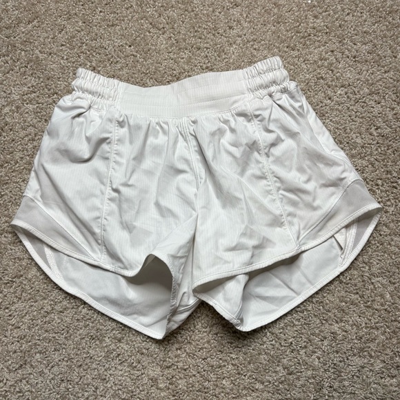 Lululemon Hotty Hot Short II *Long 4" - Picture 1 of 4